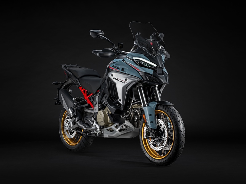 01 MY26 MULTISTRADA V4 RALLY JADE GREEN 26 UC856465 High 1