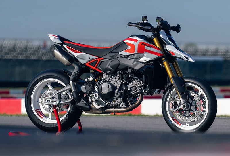 hypermotard v2 overview gallery mosaic 1920x1080 01