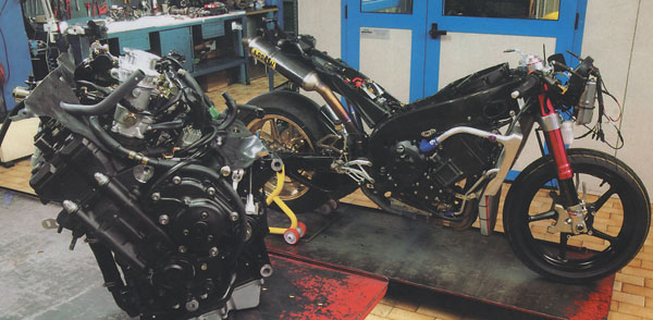 059TE_Dorada-Yamaha-R1