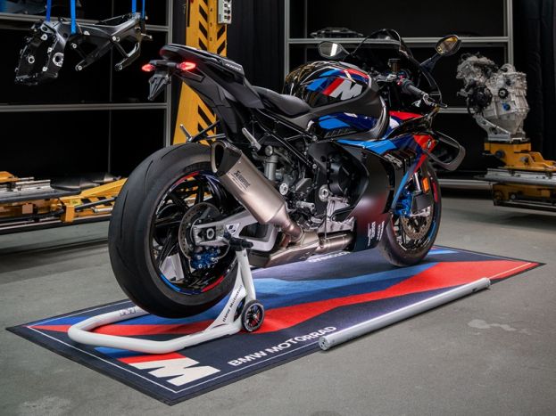 Malo lak&scaron;i, malo teži? BMW M 1000 RR za 2027.